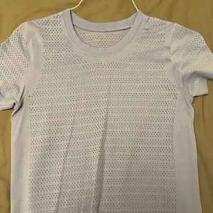 Lilac vented lululemon tee